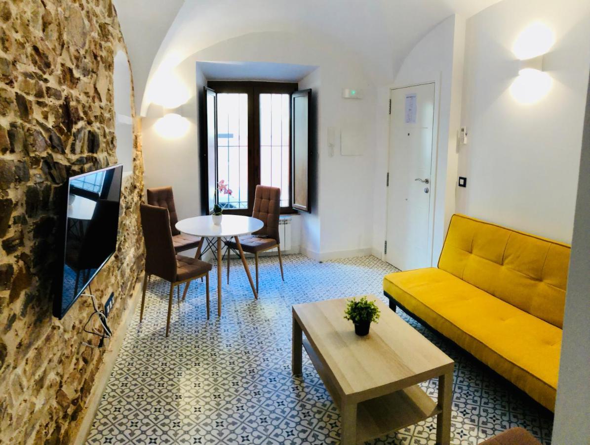 Al-Qazeres Suites Caces Exterior foto