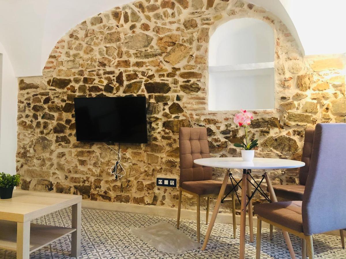 Al-Qazeres Suites Caces Exterior foto