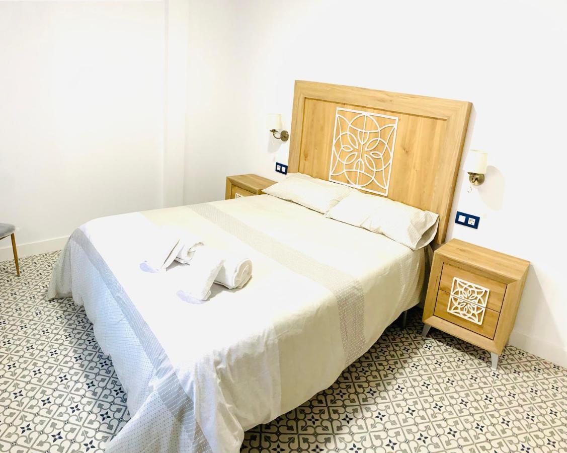 Al-Qazeres Suites Caces Exterior foto