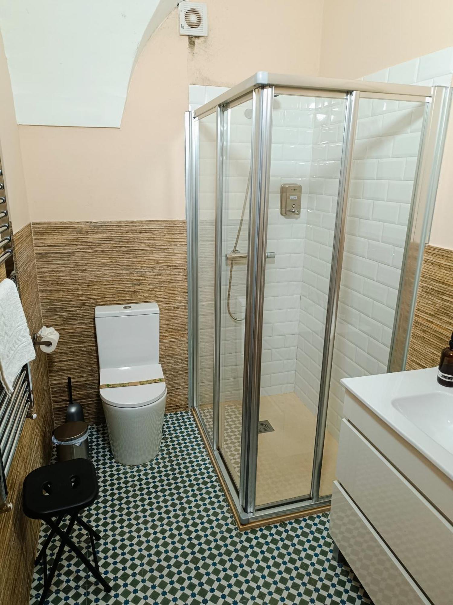 Al-Qazeres Suites Caces Exterior foto