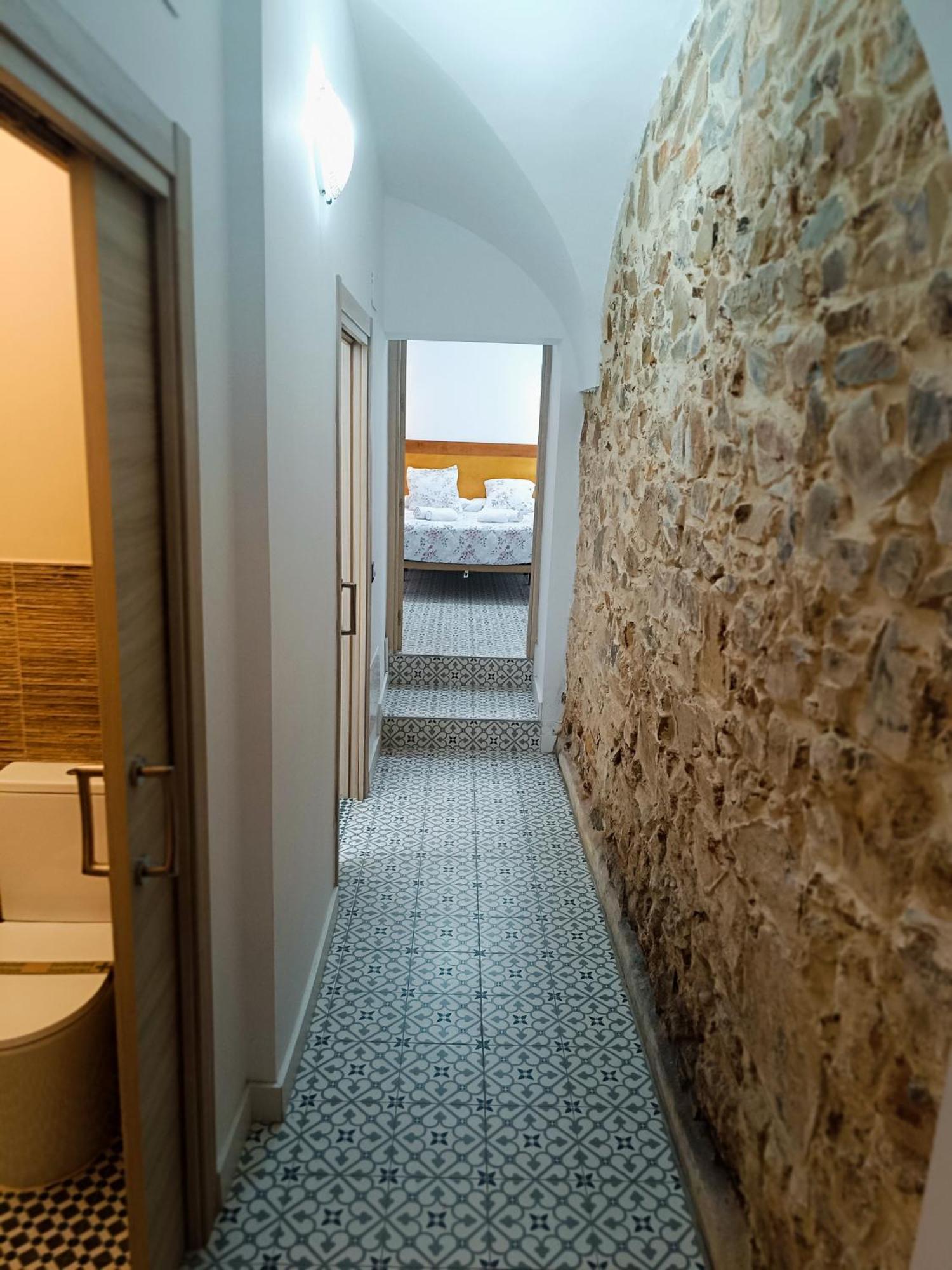 Al-Qazeres Suites Caces Exterior foto