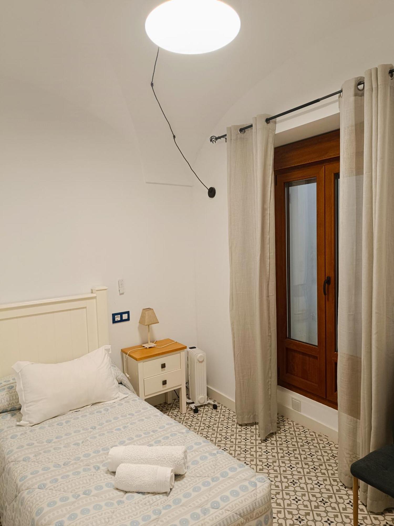 Al-Qazeres Suites Caces Exterior foto