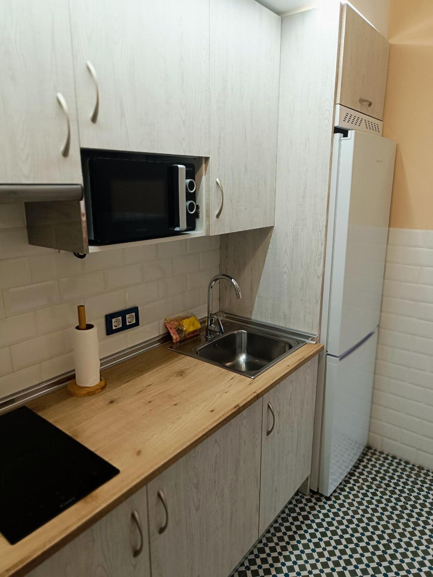 Al-Qazeres Suites Caces Exterior foto