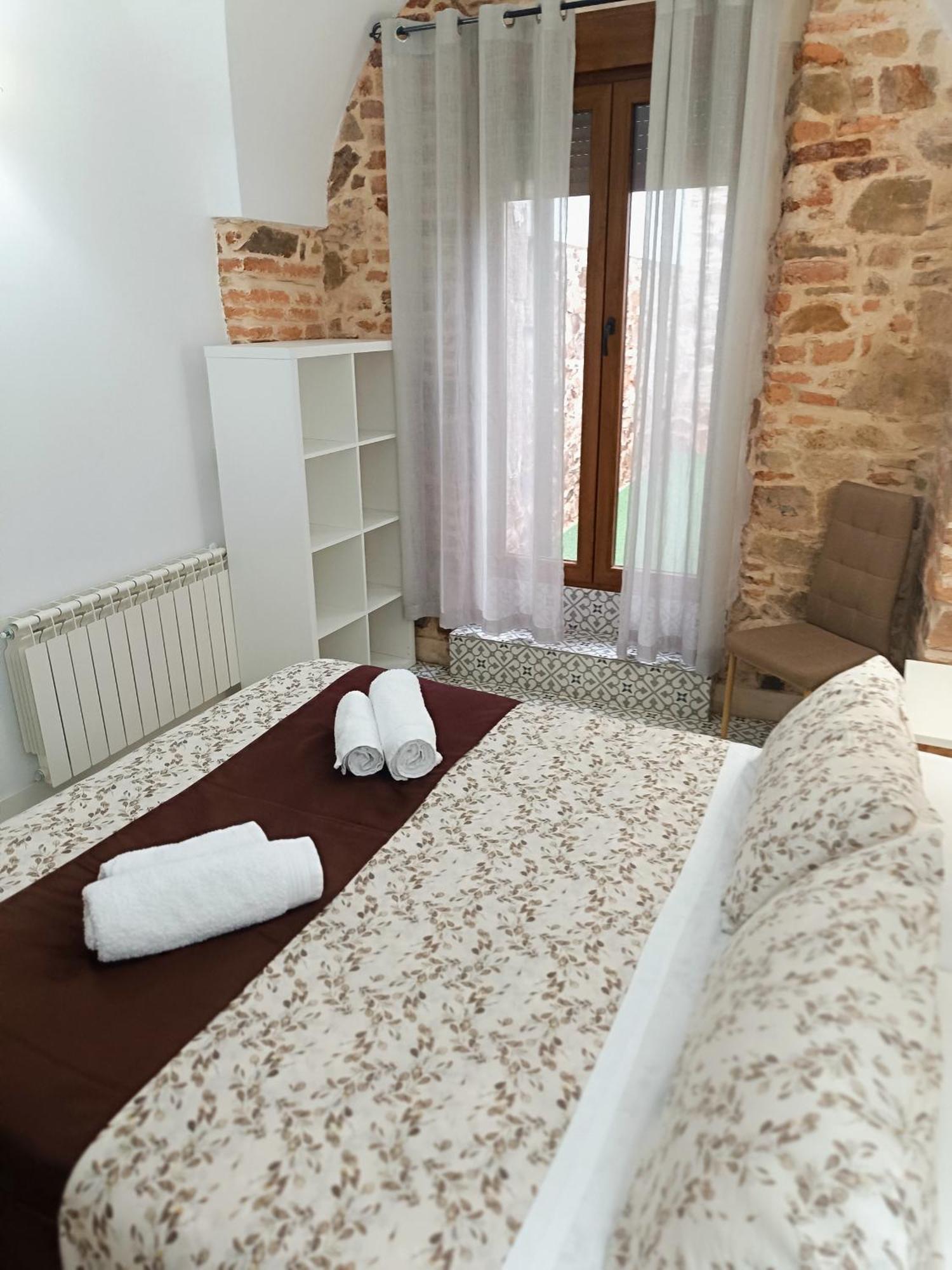 Al-Qazeres Suites Caces Exterior foto