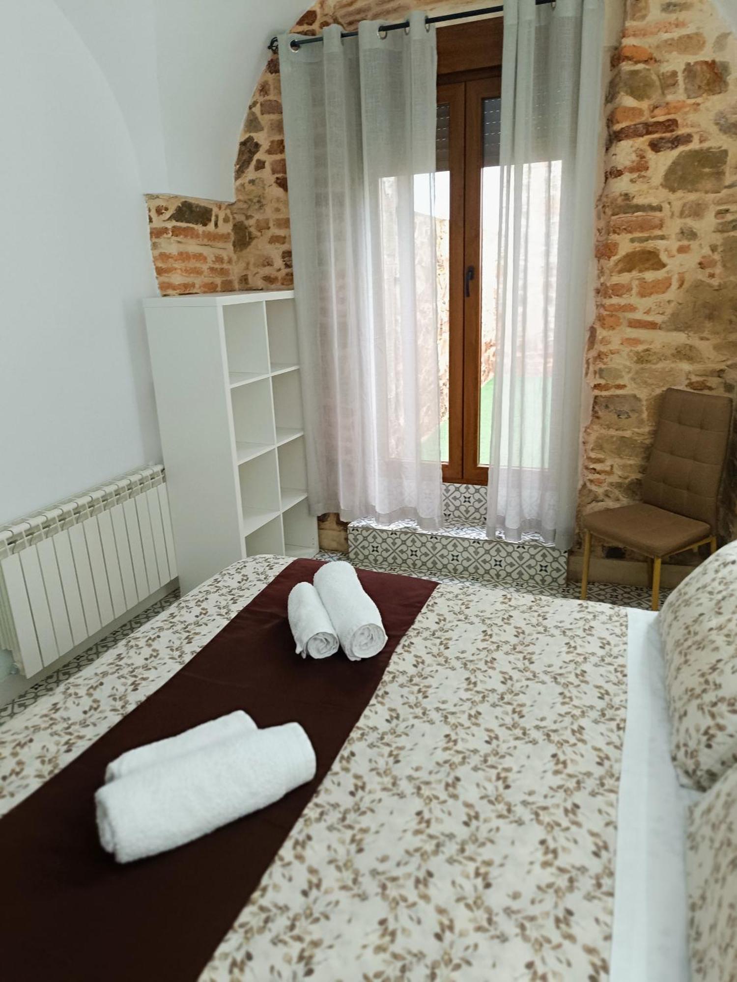 Al-Qazeres Suites Caces Exterior foto