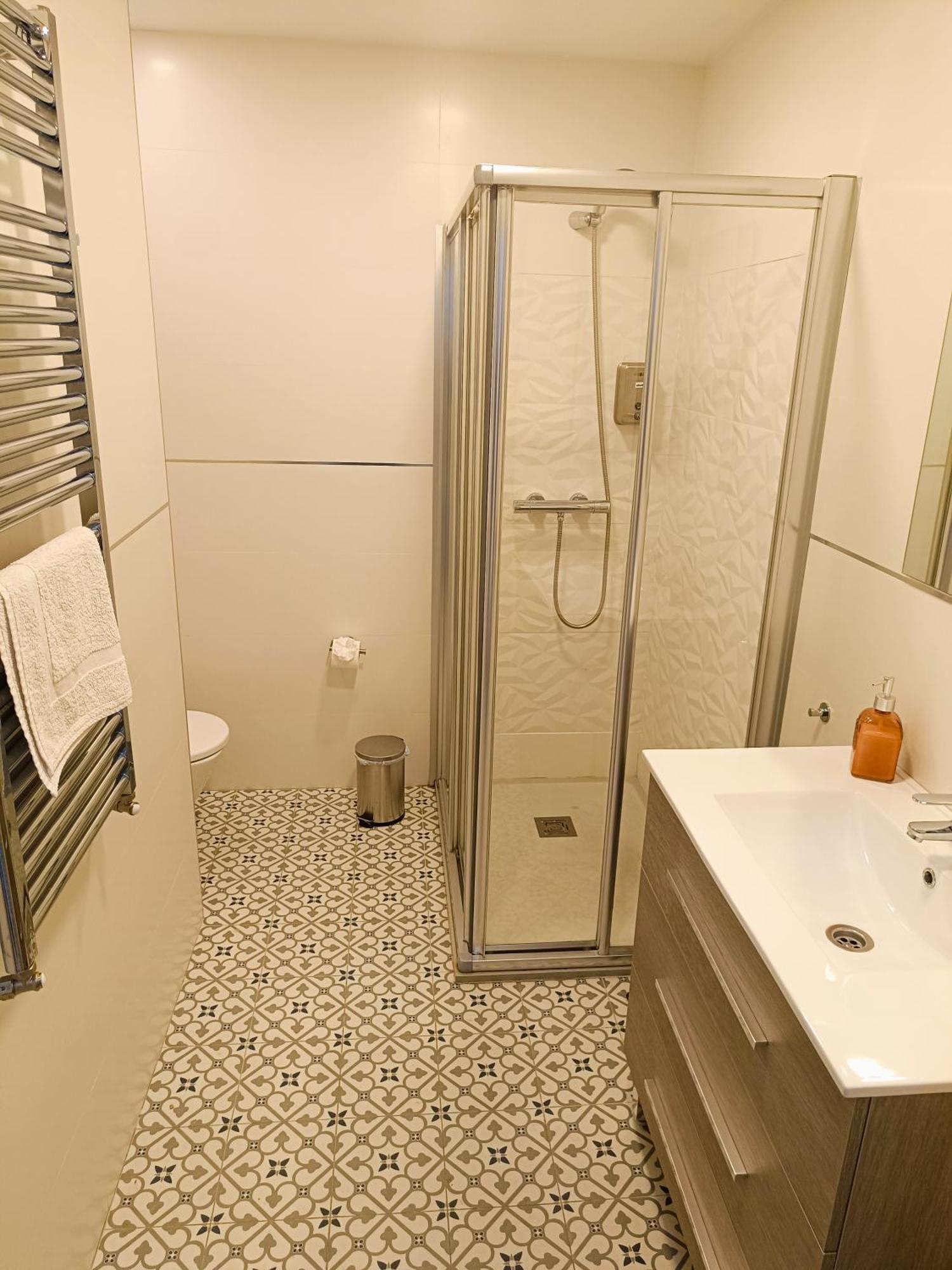 Al-Qazeres Suites Caces Exterior foto